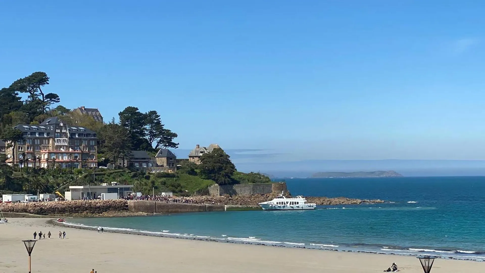 Appartement Avec Wifi Et Vue Mer, Plage De Trestraou A Perros-Guirec - Fr-1-368-384